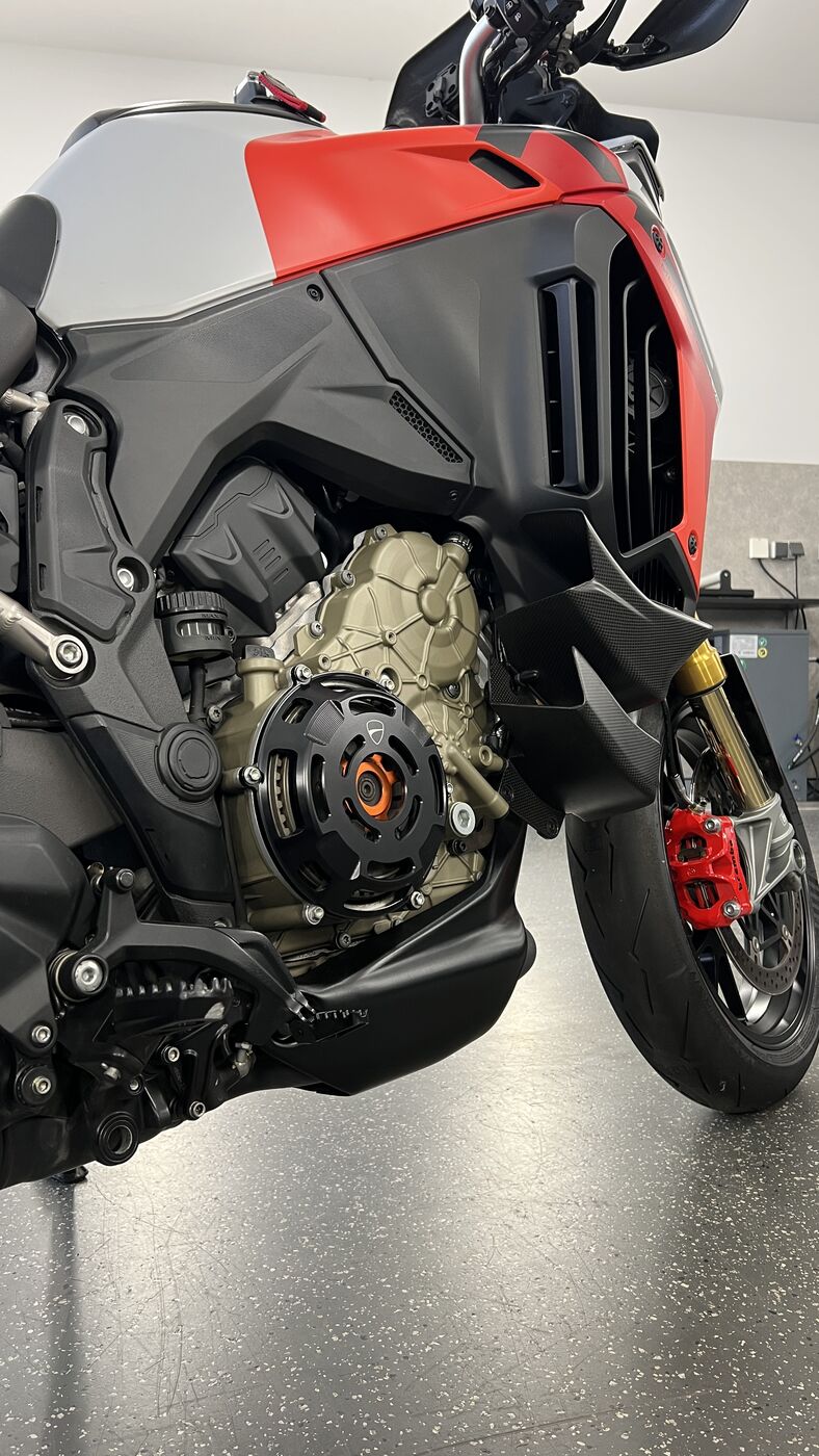 Ducati Multistrada V4 RS Motor- und Carbon-Detailreinigung im Neowash-Studio Braunschweig