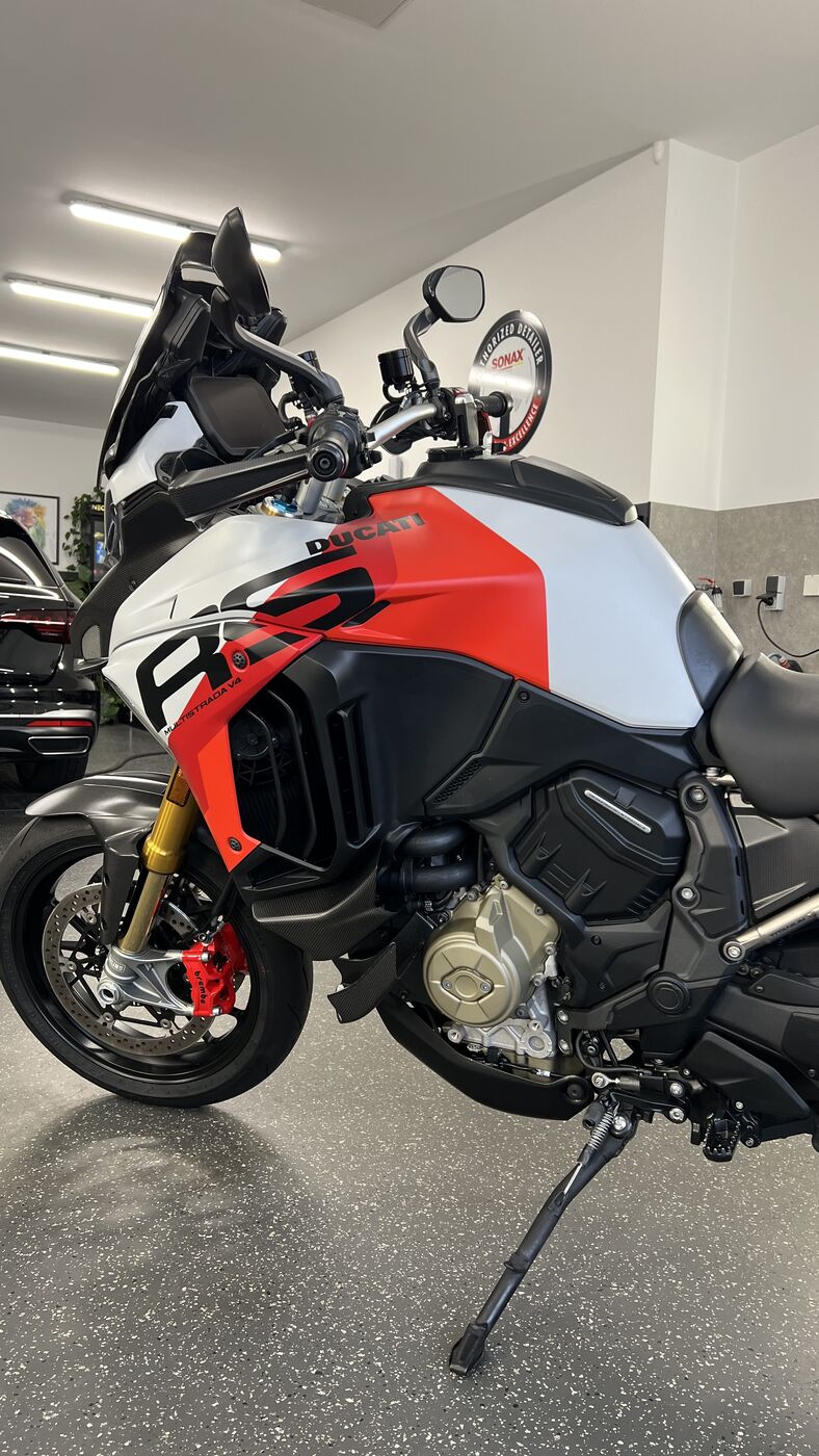 Ducati Multistrada V4 RS mit keramikversiegeltem Lack im Neowash-Studio Braunschweig