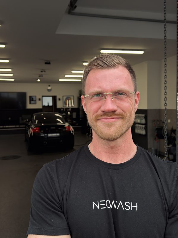 Philipp Helbig, Inhaber und Detailer von Neowash, im Studio in Braunschweig