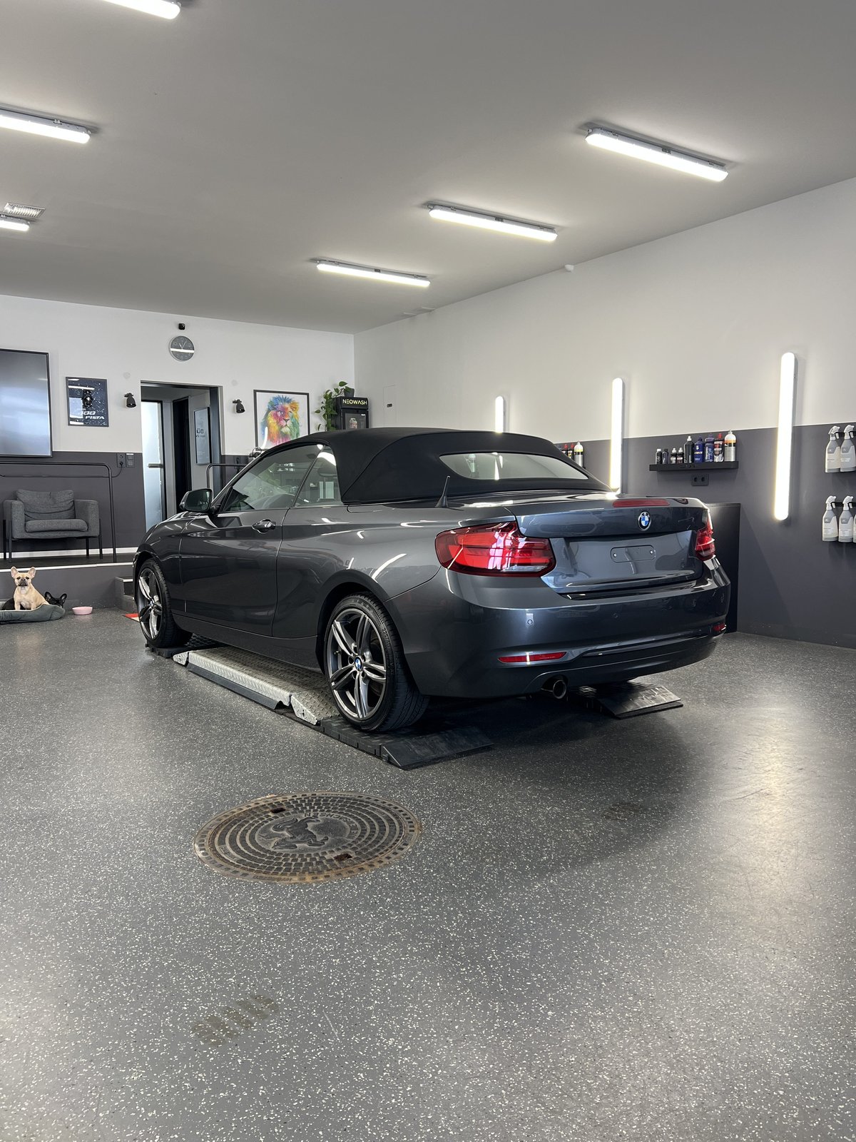 BMW 2er Cabrio nach mehrstufiger Lackpolitur im Neowash-Studio Braunschweig