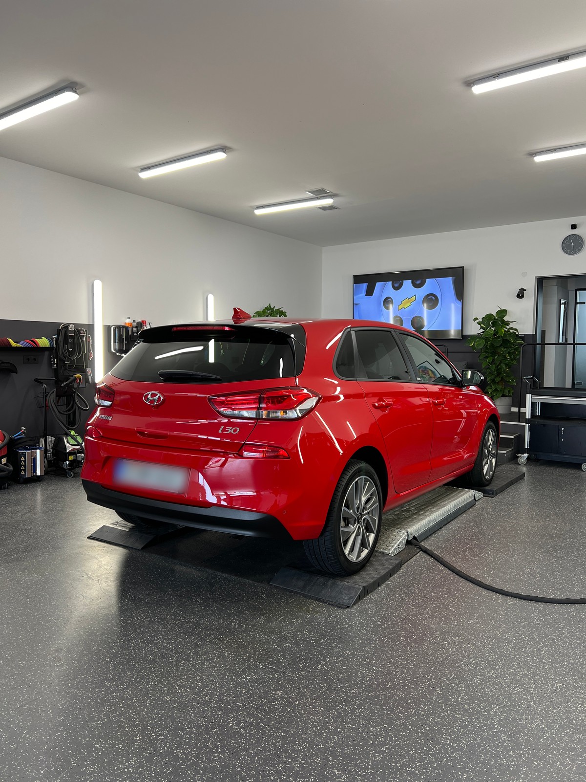 Hyundai i30 nach Politur im Detailing-Studio Neowash Braunschweig