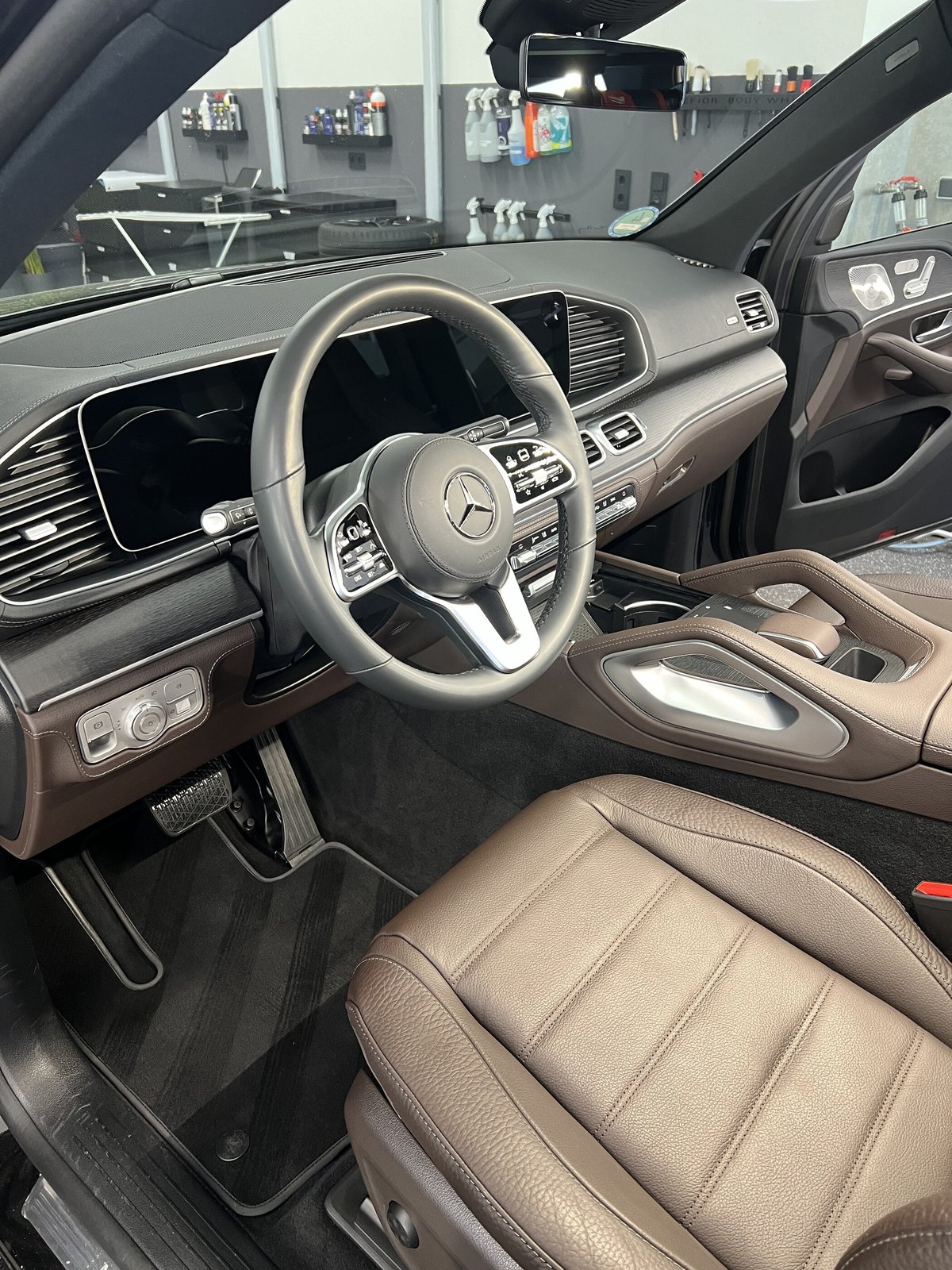 Mercedes GLE Innenraum nach Aufbereitung im Neowash-Studio