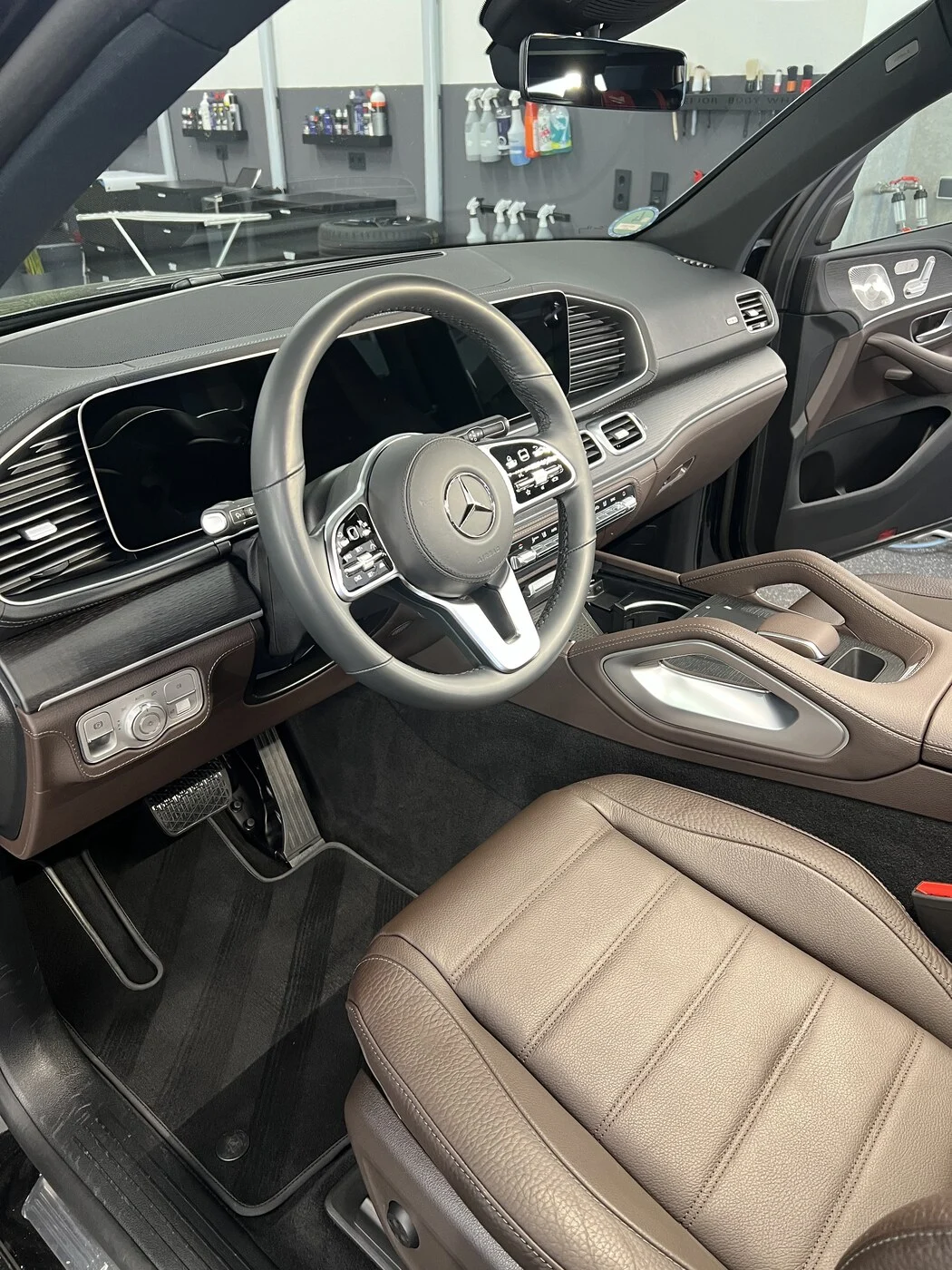 Mercedes GLE Innenraum nach Aufbereitung im Neowash-Studio