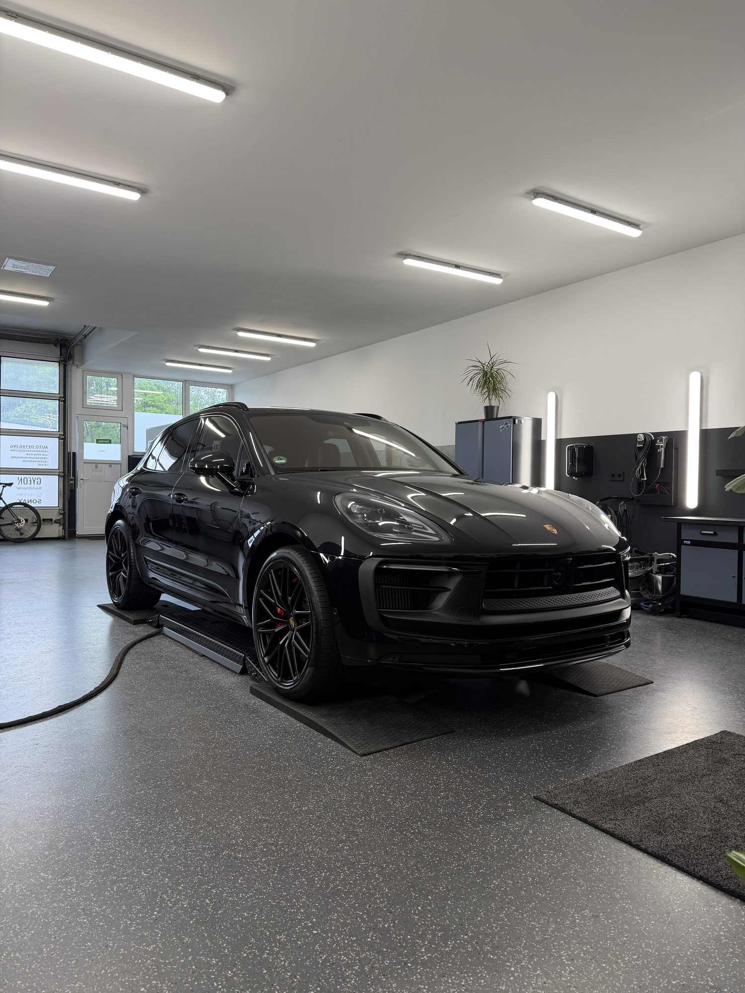 Porsche Macan GTS mit Keramikversiegelung im Neowash-Studio Braunschweig