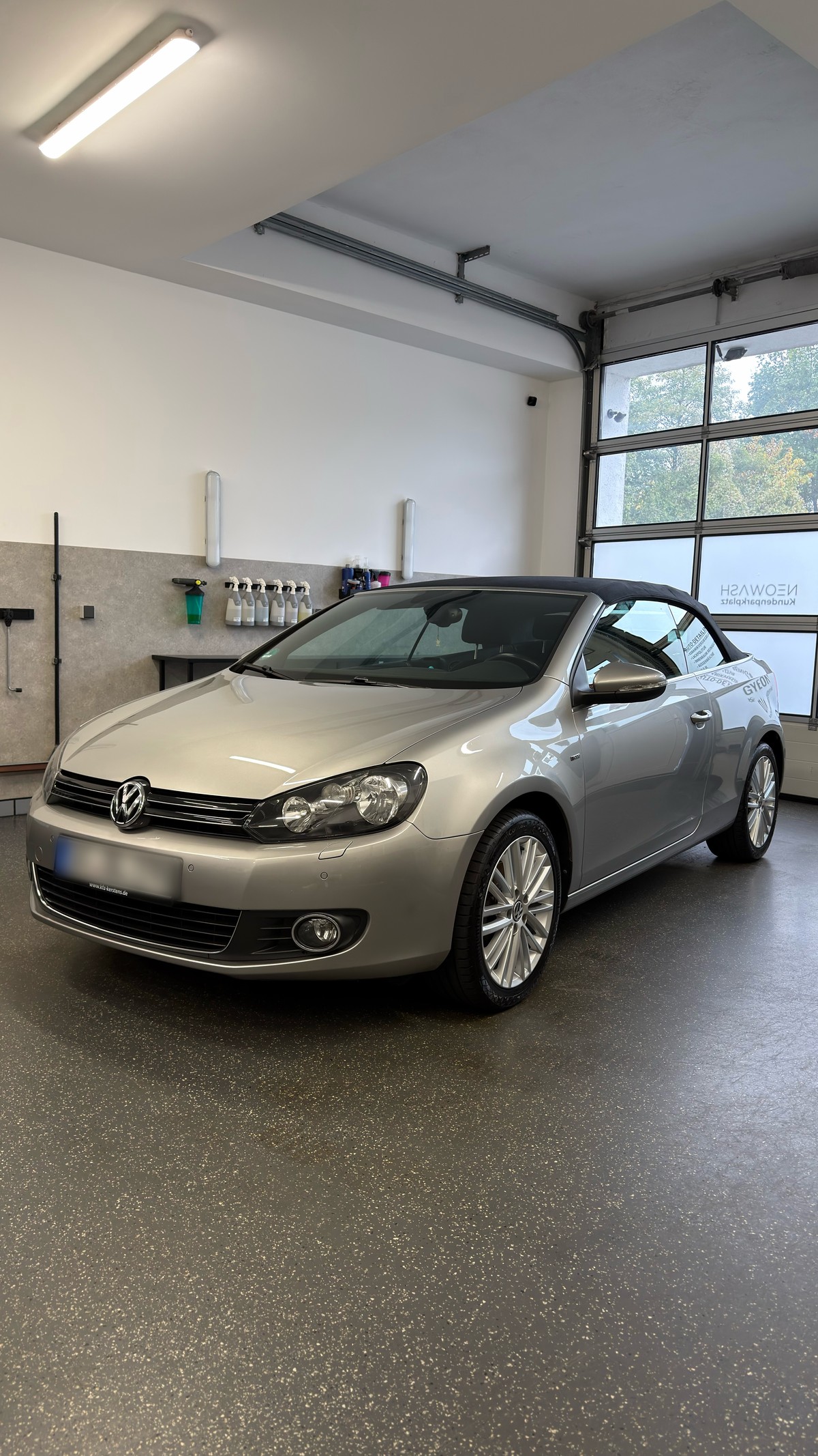 VW Golf Cabrio nach Handwäsche und Verdeckpflege im Detailing-Studio Neowash Braunschweig